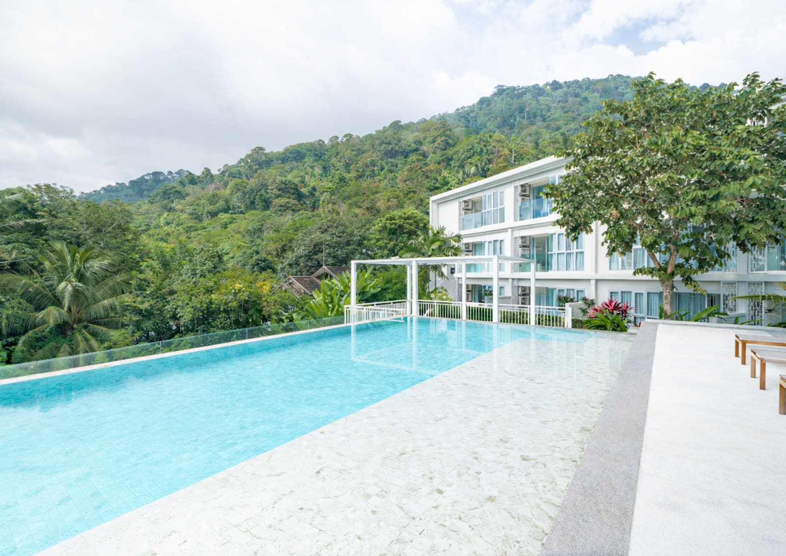 Seavale Residence Patong